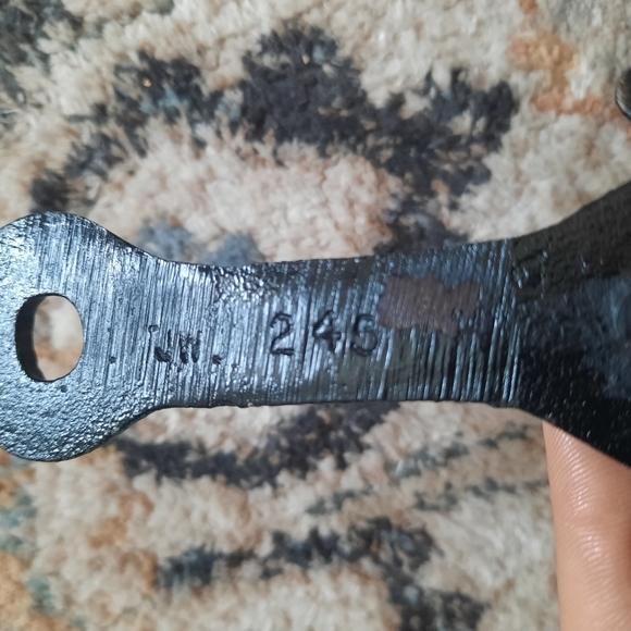 John Wright cast iron round trivet. - Picture 3 of 7